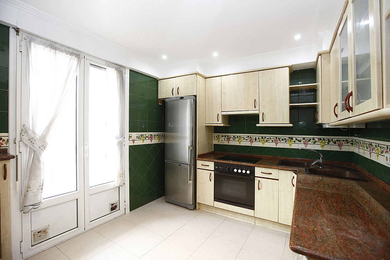 Se vende apartamento de tres amplias habitaciones bien situado cerca ...