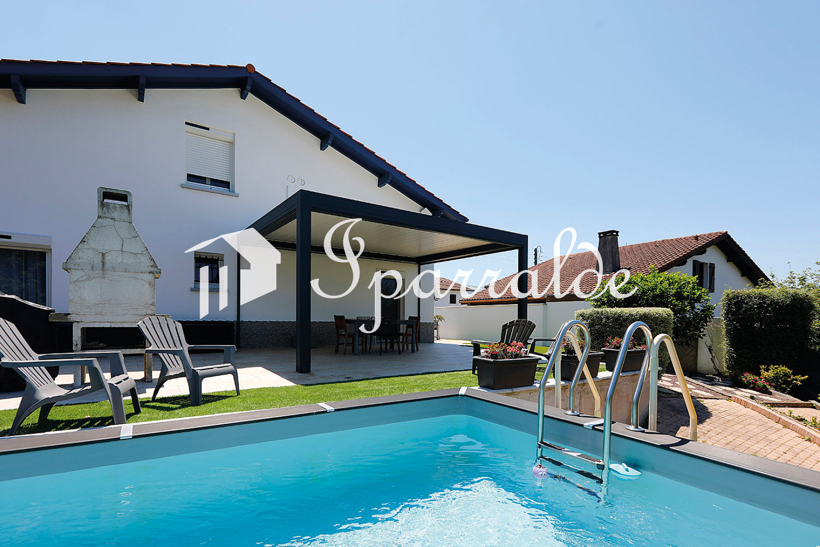 BÉHOBIE:Villa individual climatizada con Jardín y Piscina sobre una parcela de 1.000 m2