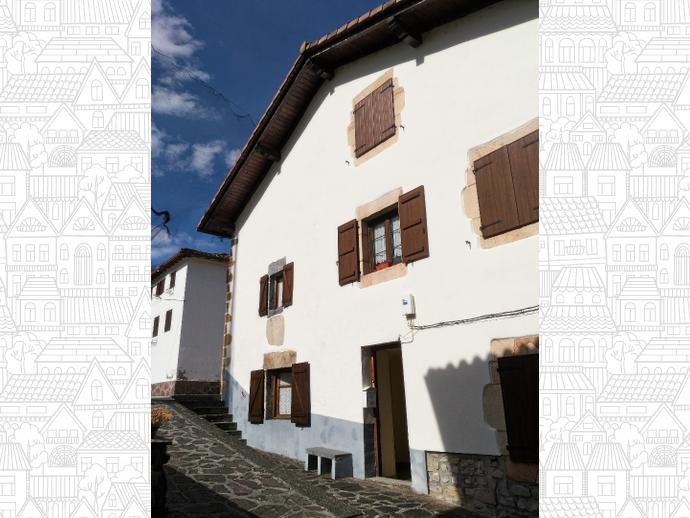 Bonito caserio de 226 m2,con 4 habitaciones, 2 baños salon comedor +...
