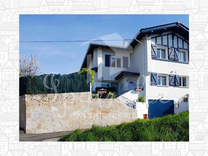 A 4 minutos de la bahía y de la playa mas bonita de Europa. Villa bi...