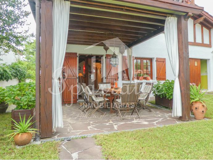Magnifica villa independiente con jardín de 300m2 y vistas a la Rhun...