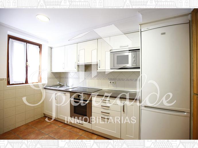 Bonito y céntrico piso de tres habitaciones y dos baños, con vistas...