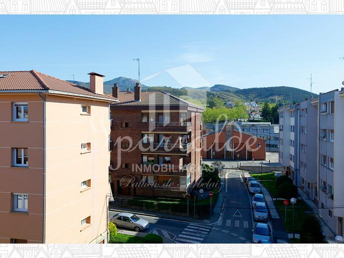 Irún, barrio de Belaskoenea. Piso todo exterior y muy soleado. Con u...