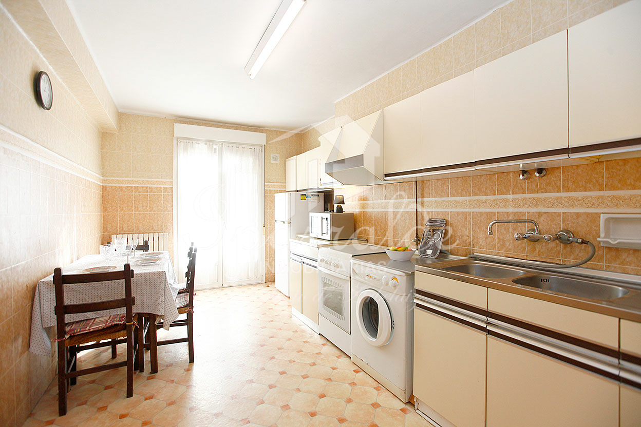 Amplio piso de 66m² con dos habitaciones amplias, cocina grande indi...
