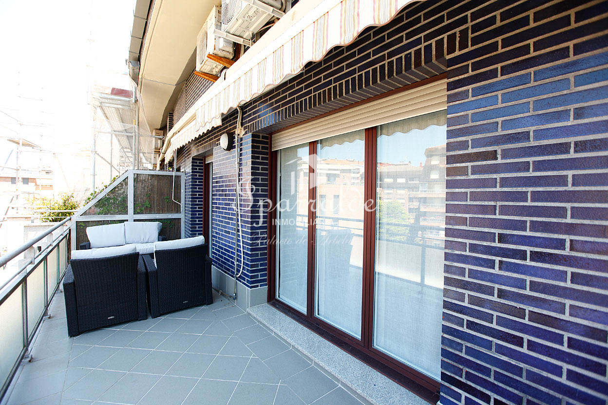 Precioso DÚPLEX de 100m2, y terraza de 20m2 orientada al sur, en el ...