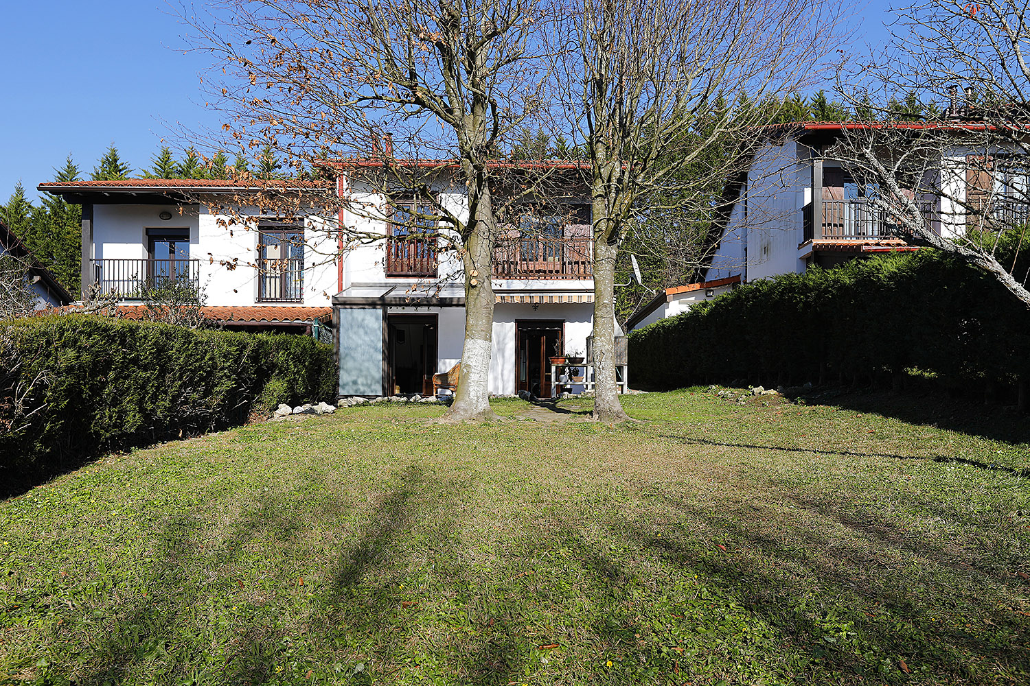 Adosado con gran jardín y excelentes vistas