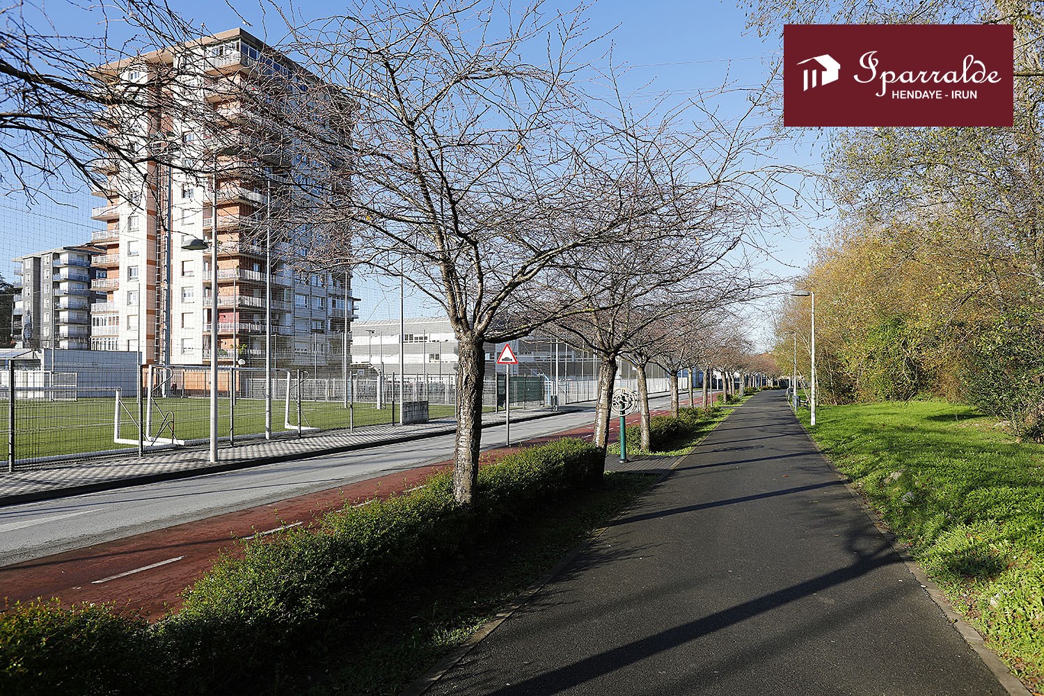 Precioso piso en altura de tres habitaciones en zona céntrica de Ir�...
