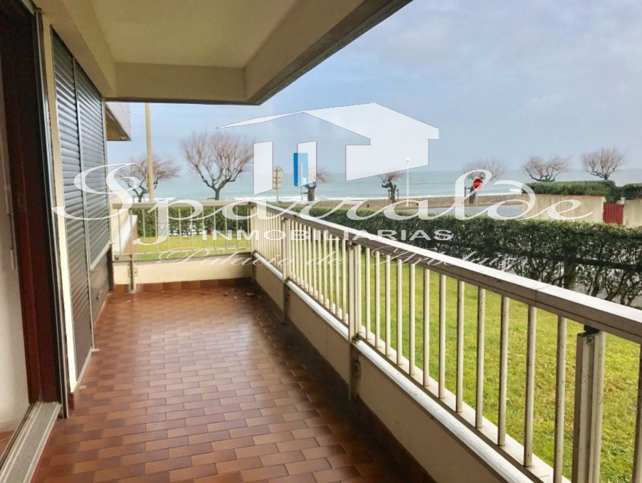 ¡Frente al mar!
Grand piso de 63 m2  en primera linea de playa con ...