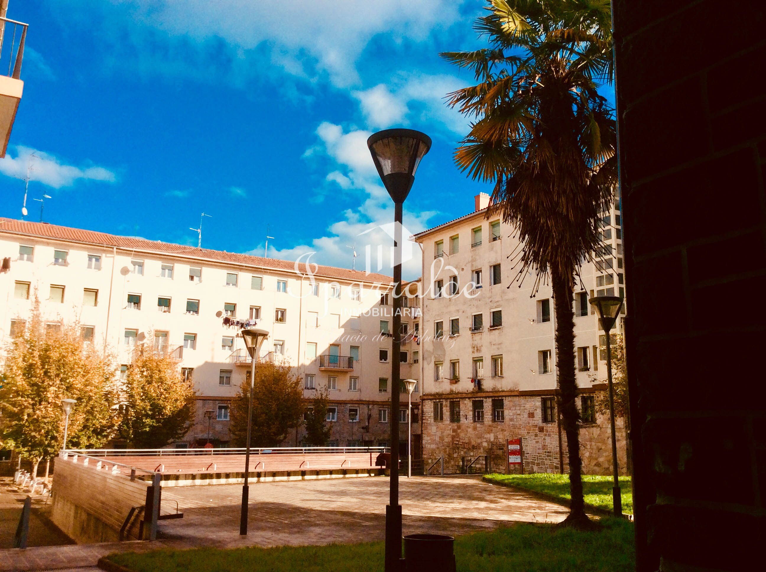 Piso de 98 m2 ( útiles ) , en el centro de Irún. Cercano a colegios...