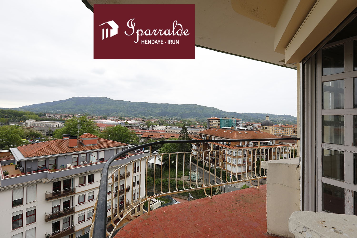 Piso de 100m2 útiles con fantásticas vistas para reformar