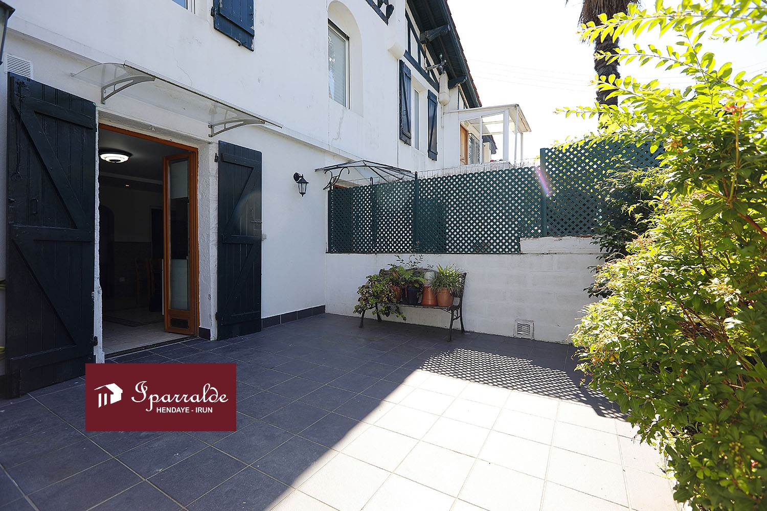 Coqueto piso T2 en villa a dos fachadas, con 41,69 m2 útiles + Terra...