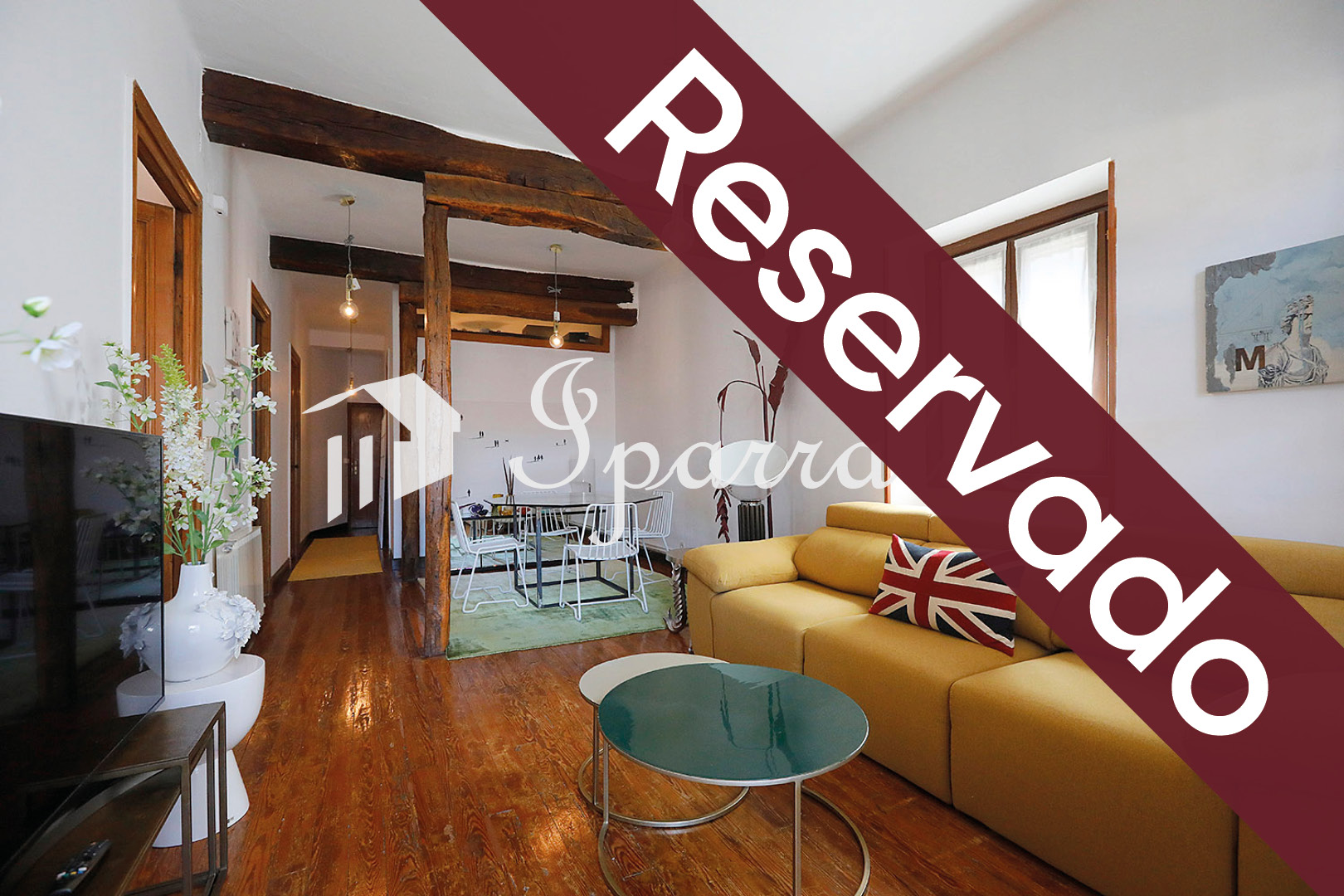 CENTRO: Gran vivienda de 3 habitaciones y 1 baño con mucho encanto y bonitas vistas.