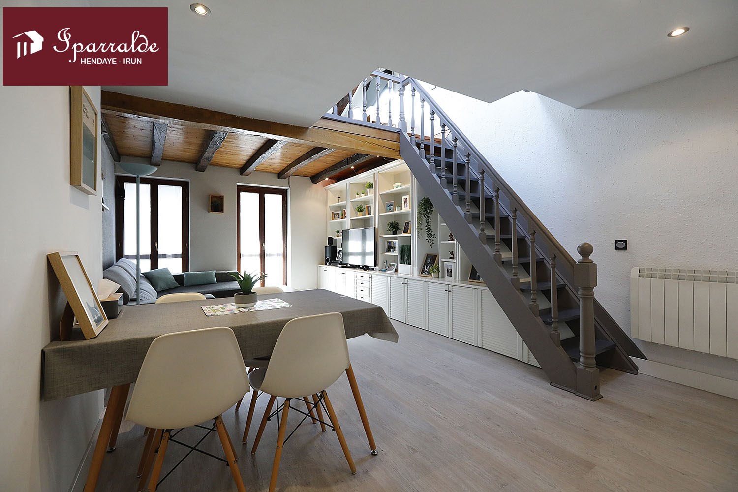 Coqueto piso tipo dúplex, en pleno centro de Irún, con estupenda te...