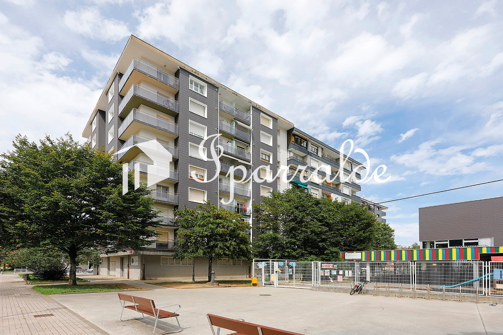 LARREAUNDI: Piso de 3 habitaciones con balcón y grandes vistas