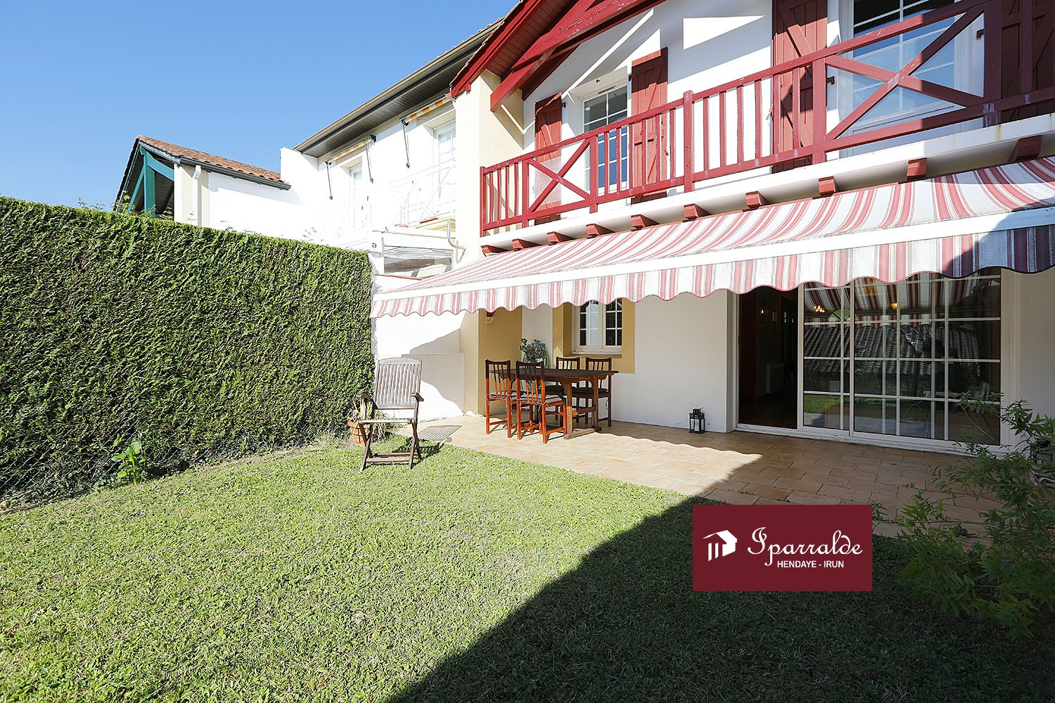 Preciosa Villa adosada cerca del centro de Hendaye en perfecto estado...