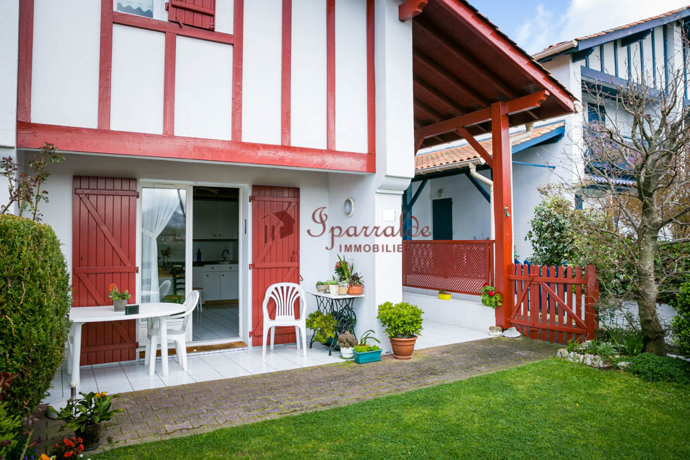 Preciosa casita en urbanización con piscina