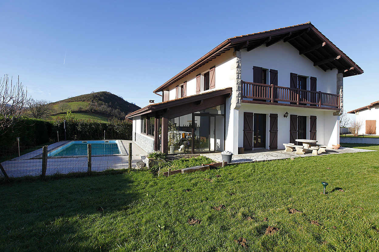 Bonita casa o chalet independiente con piscina privada y jardín, en ...