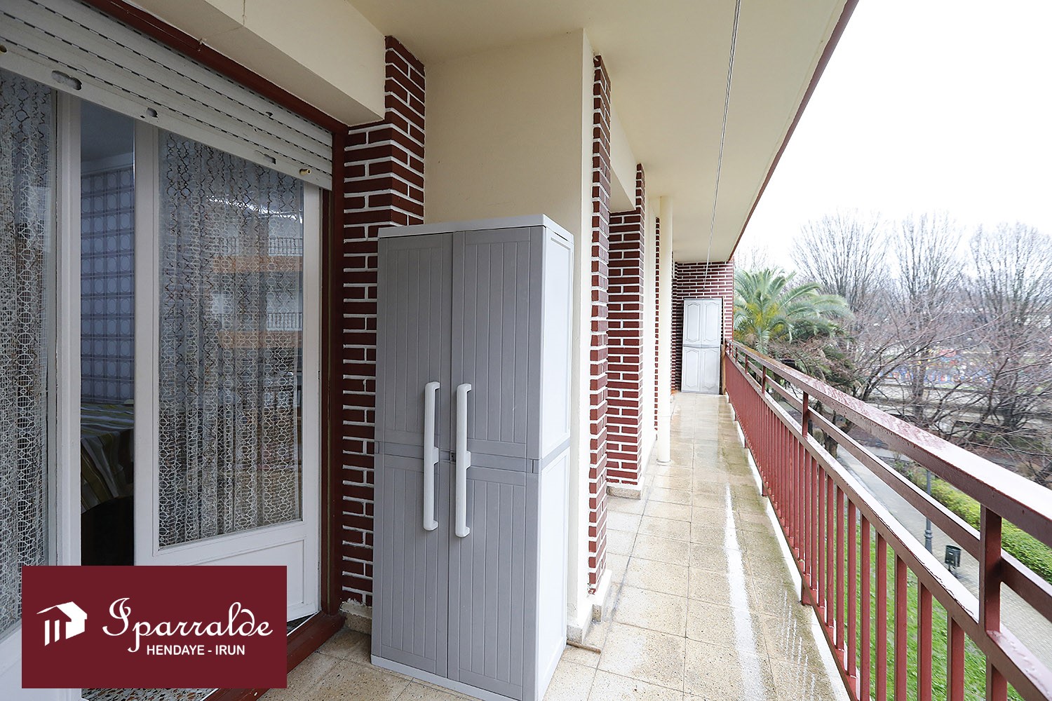 Agradable vivienda situada en zona comercial y de servicios del barri...