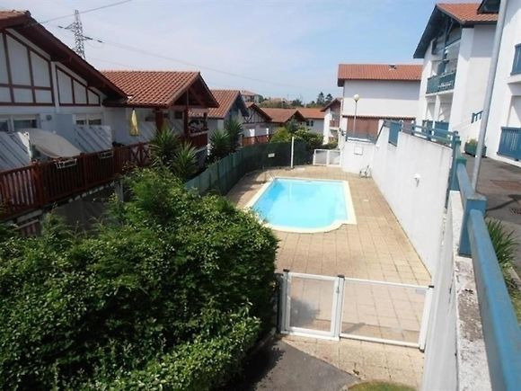 Precioso apartamento con Jardin y Parking en Urbanización con Piscin...