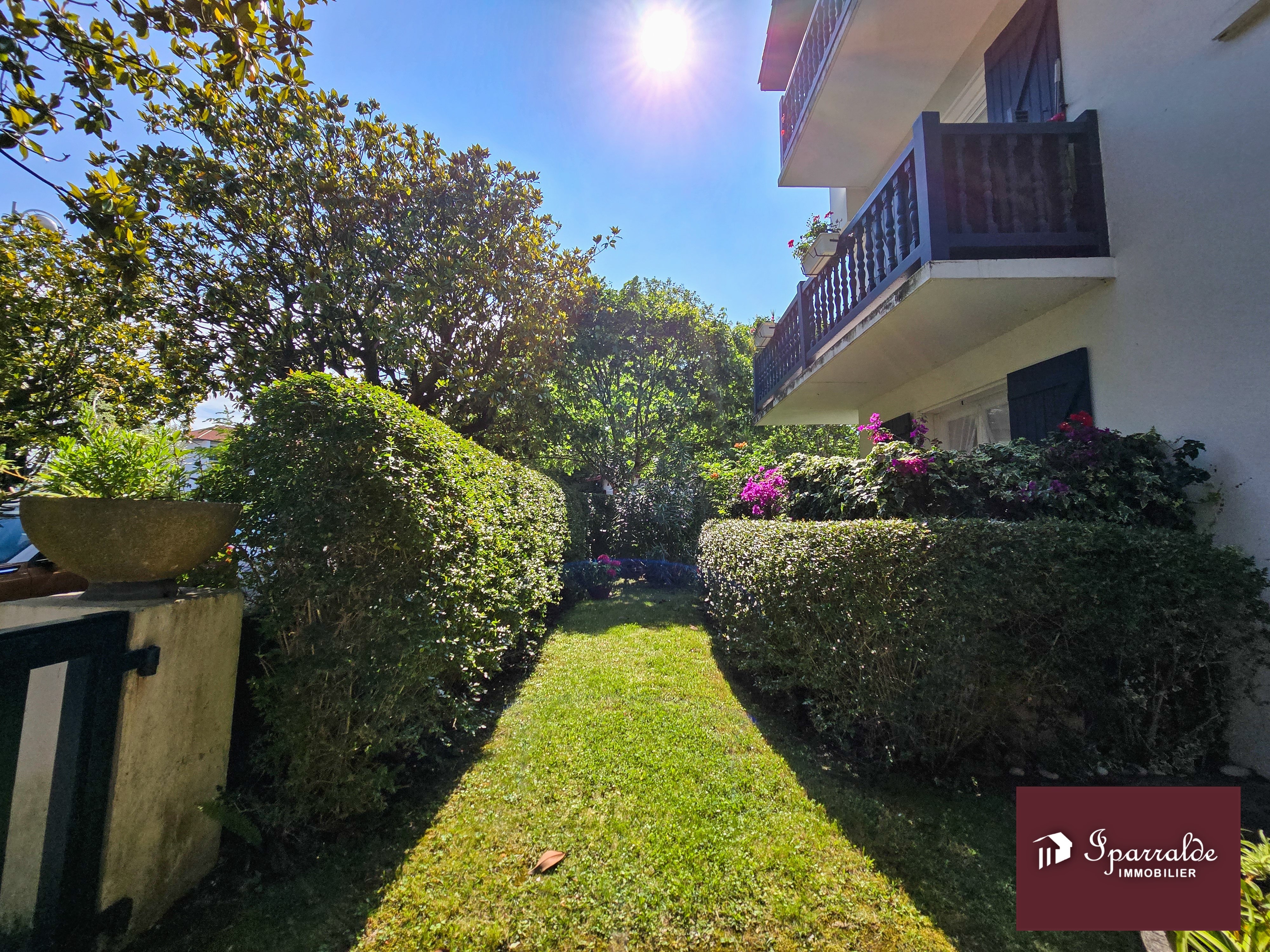 Entre el puerto deportivo y la Playa, Amplio piso de dos habitaciones...