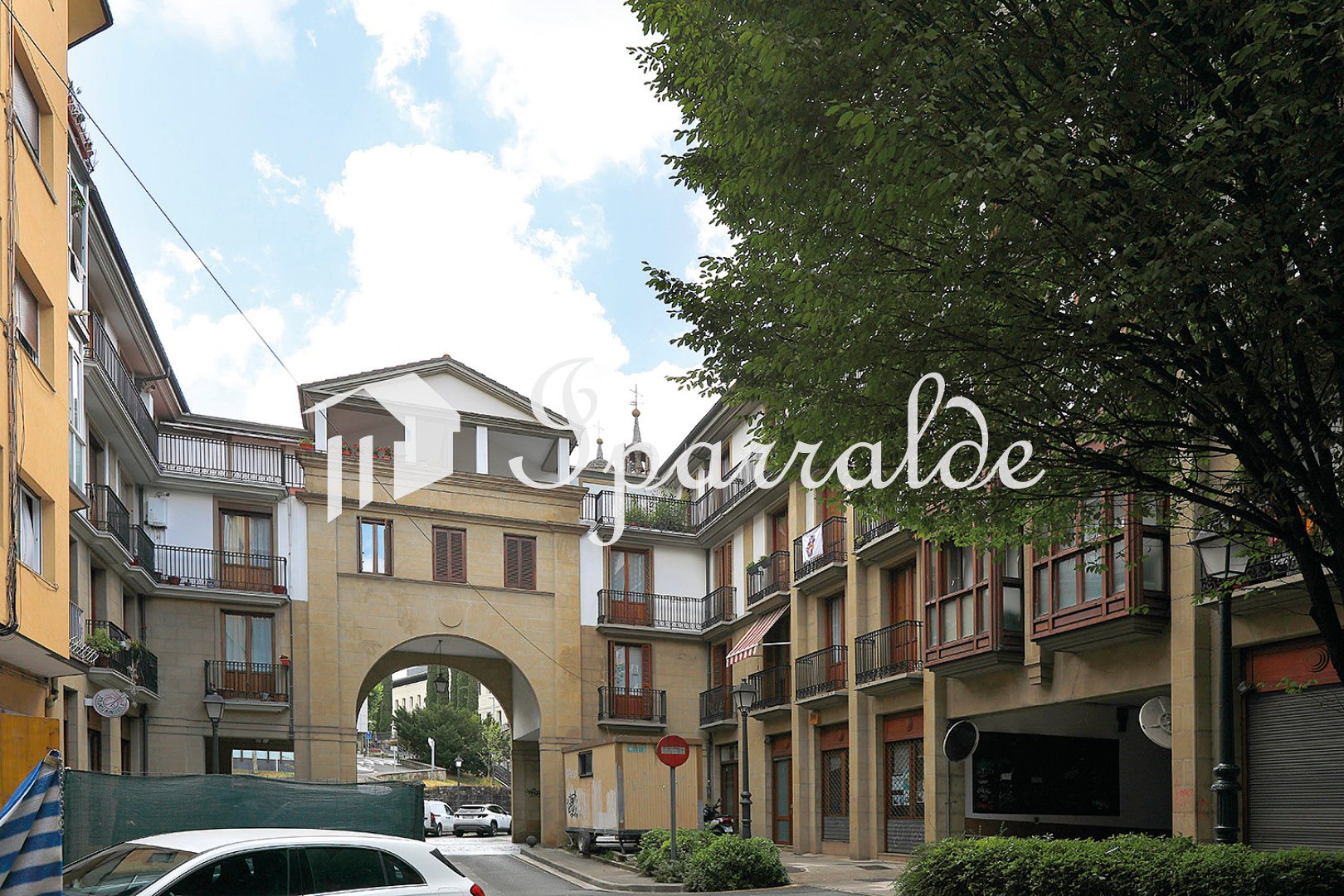 SANTIAGO: Preciosa vivienda reformada a capricho con balcón