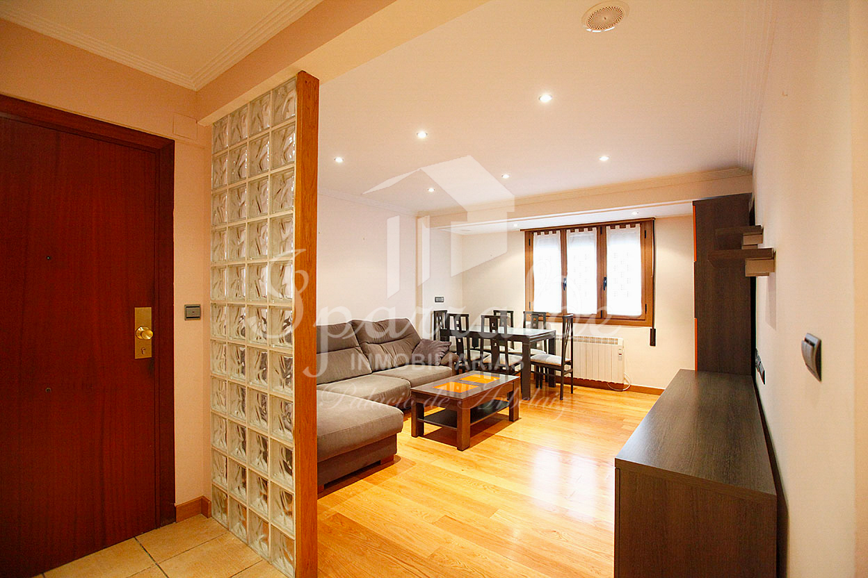 Bonito piso de 82 m2 con 2 habitaciones, todo exterior, en zona cént...