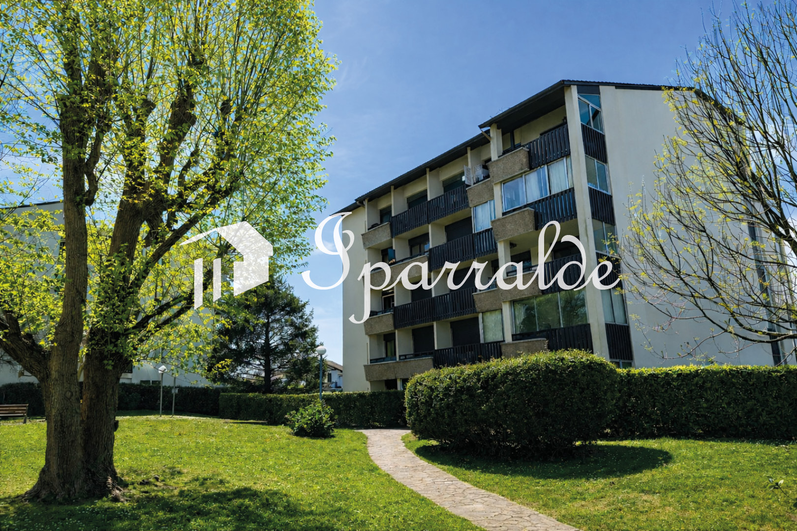 CENTRO: dentro de una agradable urb. con zonas verdes y parking,  esta vivienda de 1 habitación  de 40,95 m² más Terraza de 8,70 m² es ideal para estar cerca de todo.