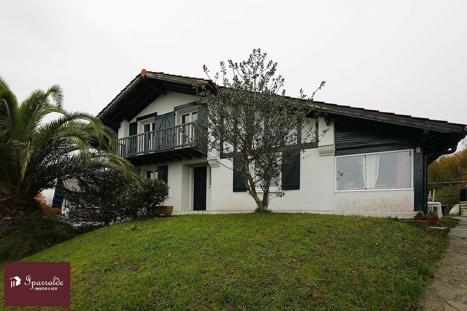 En Hendaya (64), bonito chalet estilo vasco para comprar