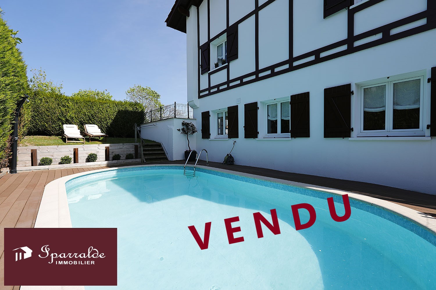 Preciosa Villa bifamiliar con Jardín, Terraza y Piscina a 12 minutos...