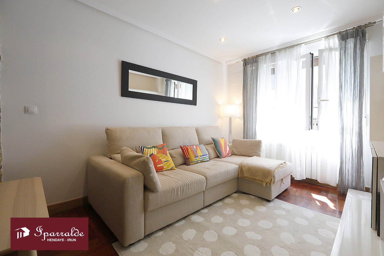 Piso impecable de 3 habitaciones en el barrio de Larreaundi