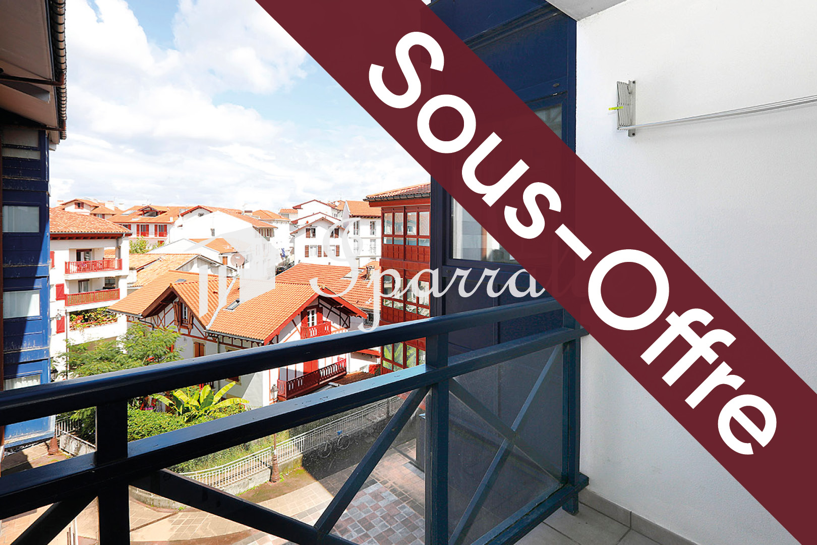 En pleno corazón de Hendaia, descubre este encantadora vivienda de 4...