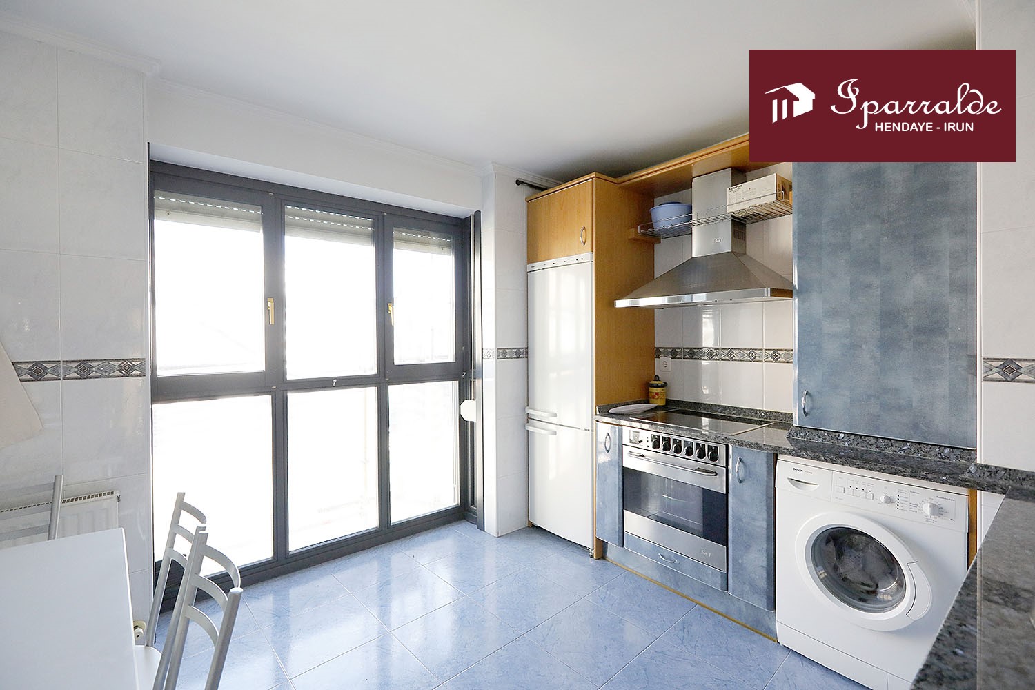 Bonito piso de tres habitaciones+garaje cerrado+ trastero en Plaza An...