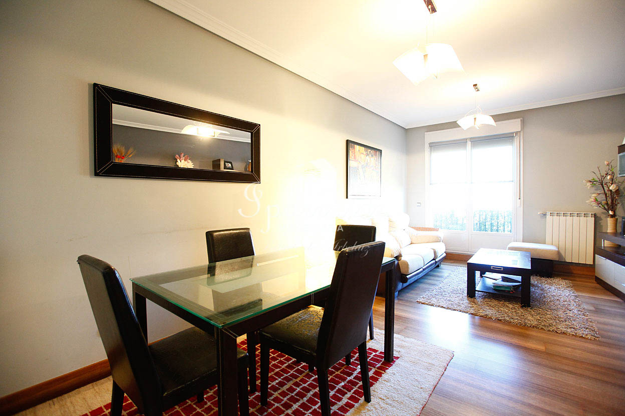 Piso de 70m² todo exterior con dos habitaciones dos baños, salón-c...