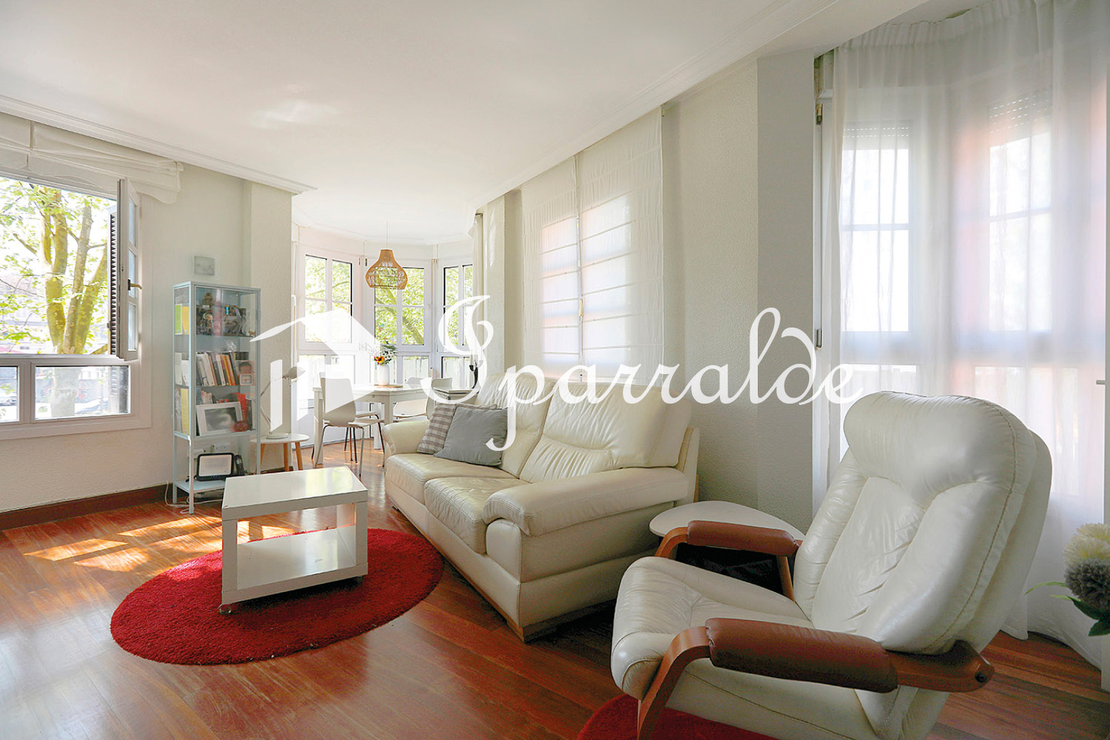 C/DUNBOA: Preciosa y soleada vivienda de 75 m2, con 2 habs, baño y aseo. Impecable.