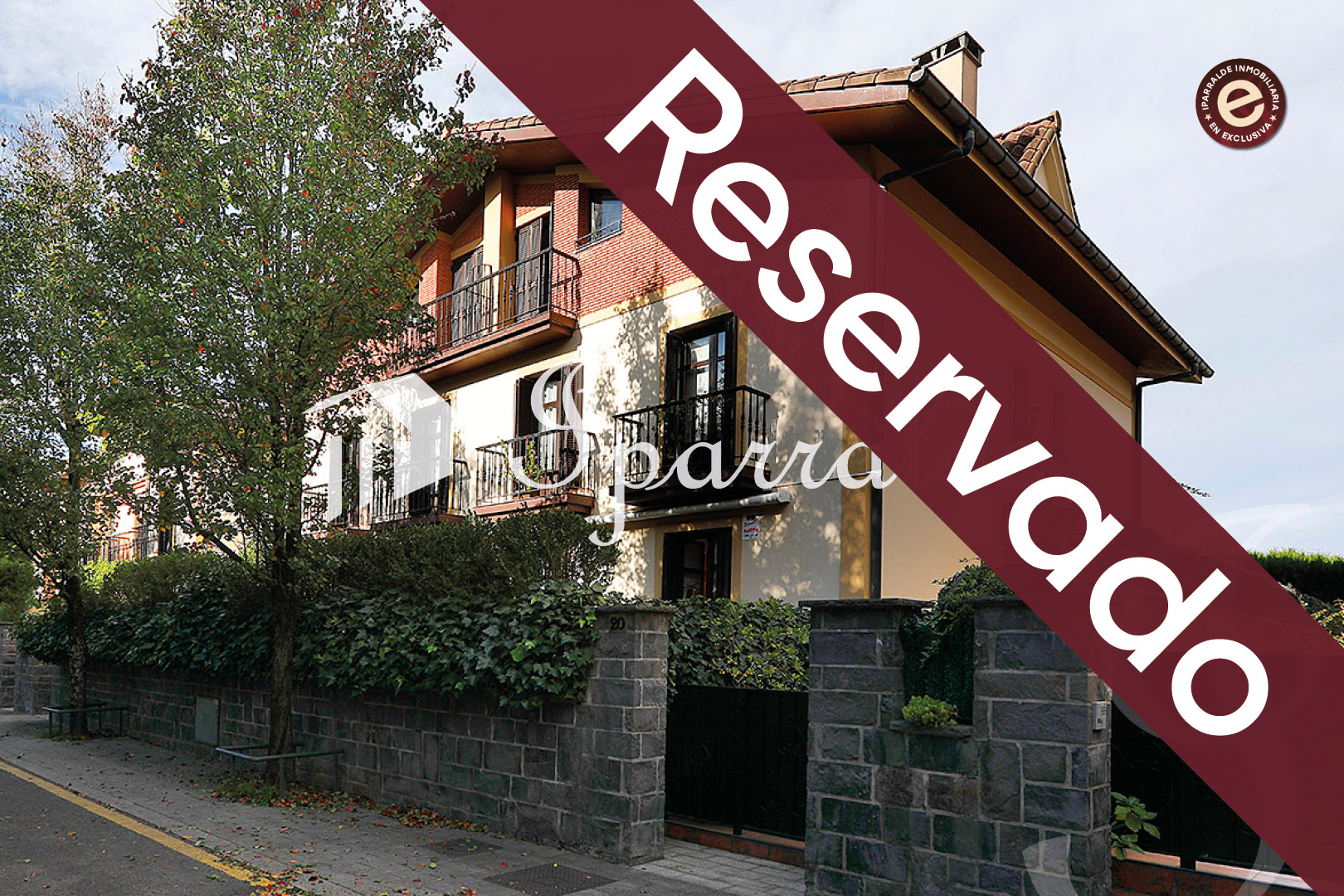 ¡RESERVADO! Bifamiliar impecable en Aranibar (Ventas de Irún)